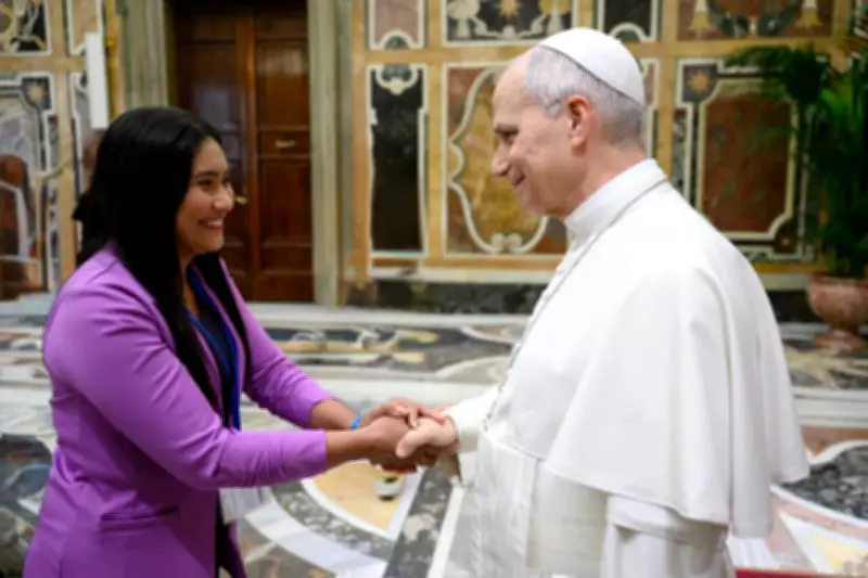 Vereadora Clara Barbosa de Óbidos-PA faz história em encontro com Papa Leão XIV em Roma