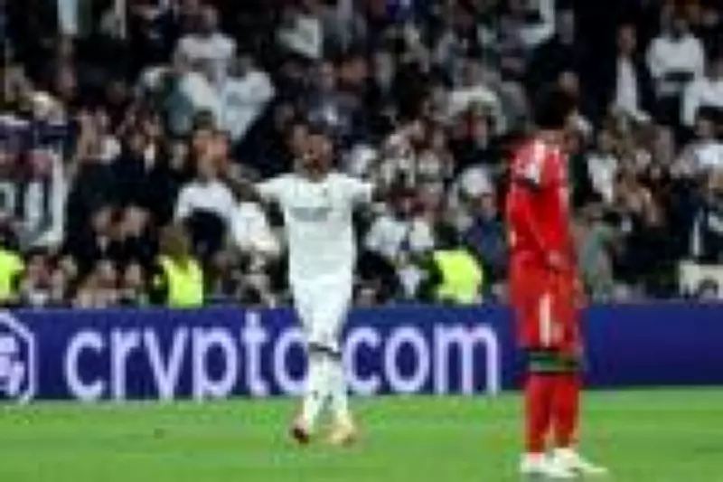 Vinicius Jr. brilha e Real Madrid vence Benfica para avançar na Champions League