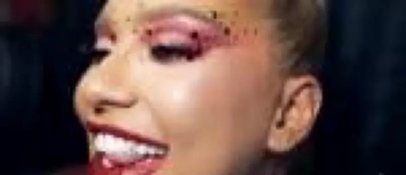 Virginia Fonseca homenageia Vini Jr. com piercing no dente durante desfile da Grande Rio