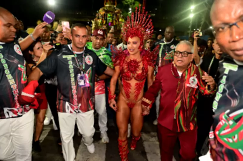 Virginia Fonseca é vaiada na Sapucaí e enfrenta problemas com fantasia como rainha de bateria