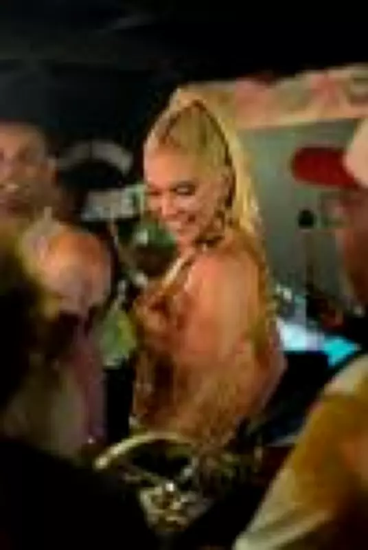 Virgínia Fonseca agita camarote na Sapucaí e causa tumulto ao subir no palco