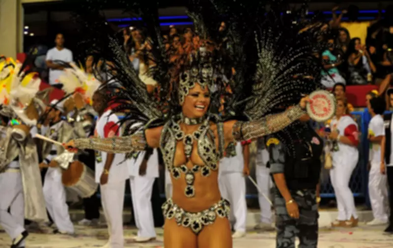 Viviane Araújo celebra 18 anos como rainha do Salgueiro e se consagra lenda do carnaval