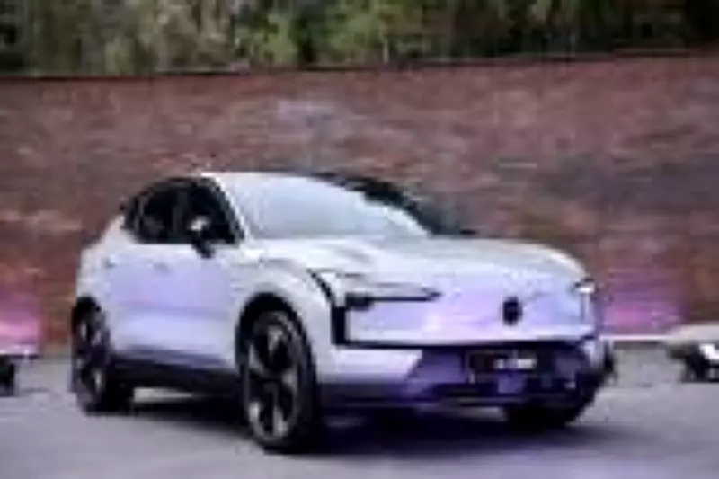 Volvo convoca recall do EX30 por falha na bateria que limita carregamento e pode causar incêndio