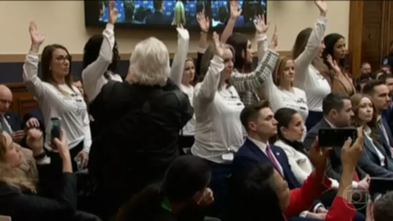 Vítimas de Epstein protestam nos EUA contra exposição e proteção de envolvidos