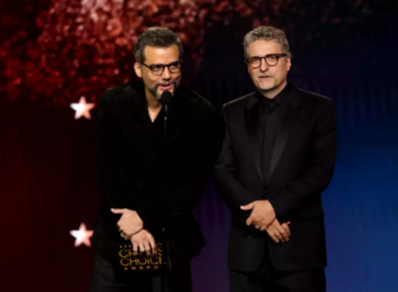 Wagner Moura e Kleber Mendonça Filho são homenageados com bonecos gigantes no Carnaval de Olinda