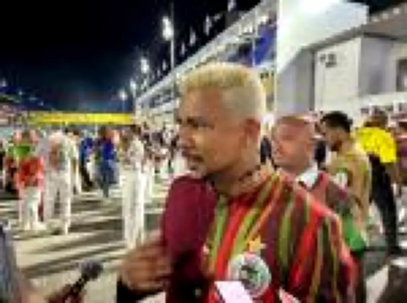 Xamã desfila com visual carnavalesco após término com Sophie Charlotte