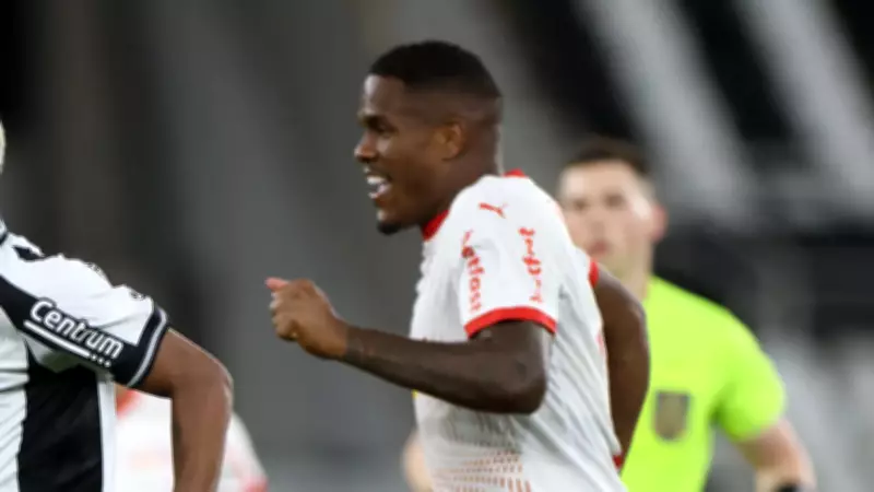 Zagueiro do Bragantino pede desculpas por fala machista contra árbitra Daiane Muniz