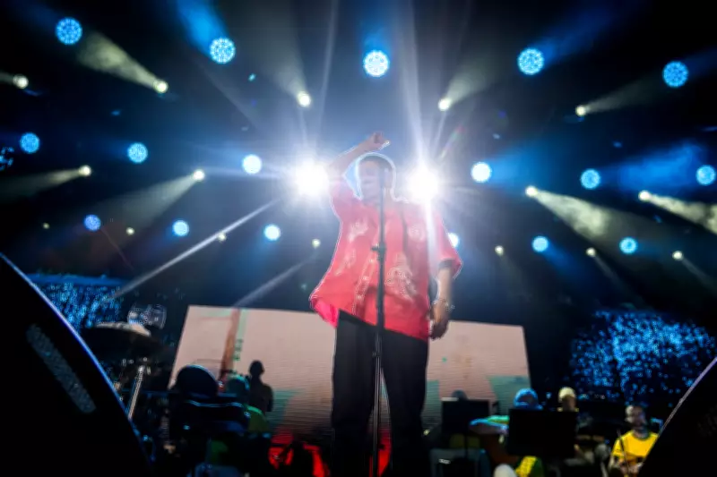 Zéca Pagodinho brilha em apresentação no camarote do Carnaval de São Paulo