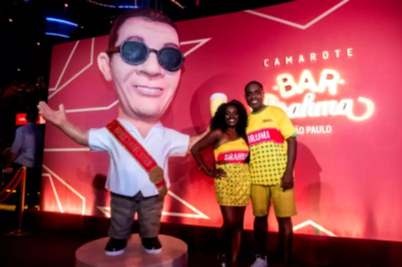 Zeca Pagodinho é proclamado 'presidente' do carnaval de São Paulo em camarote temático