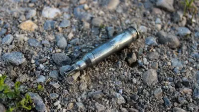 Assaltantes disfarçados de policiais explodem carro-forte na Itália; dois presos