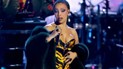 Doja Cat provoca e domina palco em show agitado em São Paulo