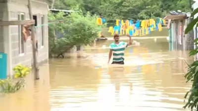 Famílias desabrigadas na Colômbia exigem auxílio após enchentes atípicas