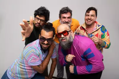 Mombojó anuncia novo álbum autoral para abril, produzido por Léo D