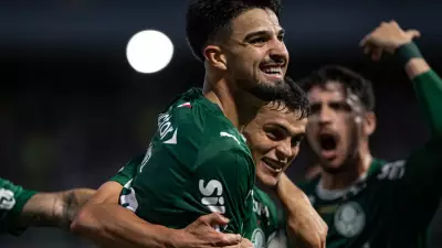 Palmeiras goleia Vitória por 5 a 1 no Brasileirão com atuação de gala e protesto da torcida