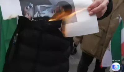 Regime dos aiatolás no Irã enfrenta crise após décadas de poder autoritário