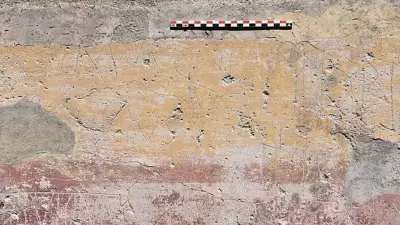 Tecnologia revela grafites ocultos de amor e insultos em Pompeia após 2 mil anos