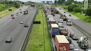 Acidente e obra emergencial causam congestionamento de 4 km na Rodovia Dom Pedro I em Campinas