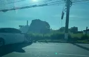 Acidente em Resende: Carro colide com poste e deixa uma pessoa ferida na madrugada