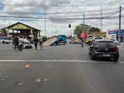 Acidente entre dois carros deixa três feridos em cruzamento movimentado de Boa Vista