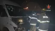 Acidente entre van e carreta deixa nove feridos na BR-020, no Distrito Federal