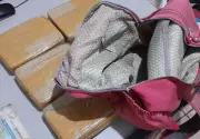 Adolescente de 16 anos é apreendida com 5 kg de maconha em mochila rosa na fronteira com Guiana