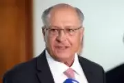 Alckmin avalia que nova tarifa de 10% de Trump é melhor para o Brasil que a anterior