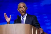 Barack Obama nega alienígenas na Área 51 e critica vídeo racista de Trump