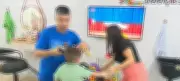 Barbeiro na PB transforma experiência com filho autista em barbearia inclusiva