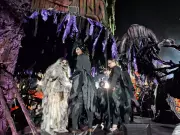 Beto, o ex-monstro de parque que se tornou a bruxa Baba Yaga no Carnaval de SP