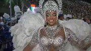 Bianca Monteiro celebra 10 anos como rainha de bateria da Portela e planeja mais uma década