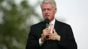 Bill Clinton Depõe no Congresso dos EUA Sobre Caso Epstein e Desafia Trump