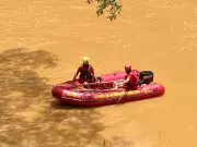 Bombeiros retomam buscas por jovem desaparecido no Rio Manhuaçu em Minas Gerais