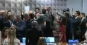 Briga entre parlamentares paralisa sessão da CPMI do INSS após quebra de sigilos de Lulinha