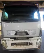 Caminhão de entulho apreendido em Governador Valadares com múltiplas irregularidades