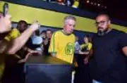 Carlo Ancelotti cumpre maratona de carnaval e chega à Sapucaí no Rio
