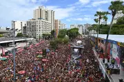 Carnaval de Salvador 2025 começa com homenagem ao samba e atrações de peso