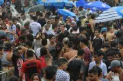 Carnaval do DF Sob Chuva: Foliões Enfrentam Temporal em Blocos de Rua