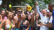 Carnaval do Rio ganha força com 20 blocos nesta sexta; Carmelitas arrasta multidão em Santa Teresa