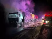 Carreta com soja pega fogo em MT e quase atinge tanque de combustível na BR-364