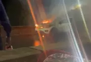 Carro pega fogo em viaduto e causa congestionamento na Zona Oeste de Macapá