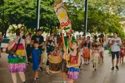 Casal transforma carnaval em festa infantil com bloquinho Taquitá em Presidente Prudente