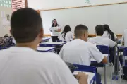 Ceará anuncia concurso com 2 mil vagas para professores e reajuste salarial de 5,4%
