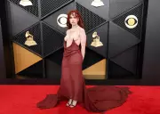 Chappell Roan brilha no Grammy 2026 com look ousado e leva prêmio de revelação
