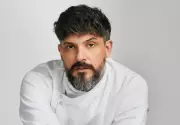 Chef brasileiro Diego Carrilho disputa torneio de gastronomia na Espanha com receita inovadora