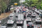 Chuva bate recorde de congestionamento em São Paulo com mais de 1.050 km de lentidão