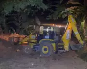 Chuva intensa causa deslizamento e queda de árvores em Paraty, RJ