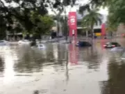 Chuva intensa em Campinas alaga kartódromo e deixa 21 carros submersos