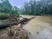 Chuva intensa em Ubatuba destrói ponte recente e isola moradores no Sertão do Ubatumirim