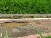 Ciclistas de Campinas enfrentam poças, desníveis e mato alto em ciclovias deterioradas