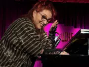 Cida Moreira brilha em reapresentação de show tributo a Angela Ro Ro no Rio